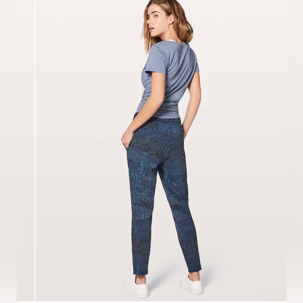 Lululemon on the fly pant size 10 7/8 length